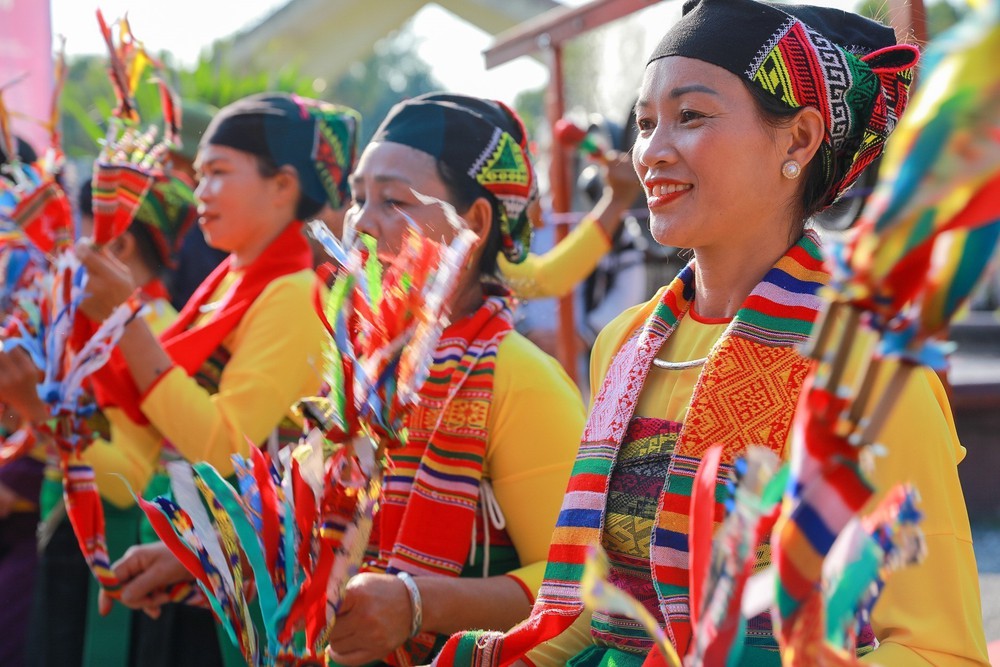 "Mùa Xuân và tuổi trẻ" tại Làng Văn hóa - Du lịch các dân tộc Việt Nam - Ảnh 1.
