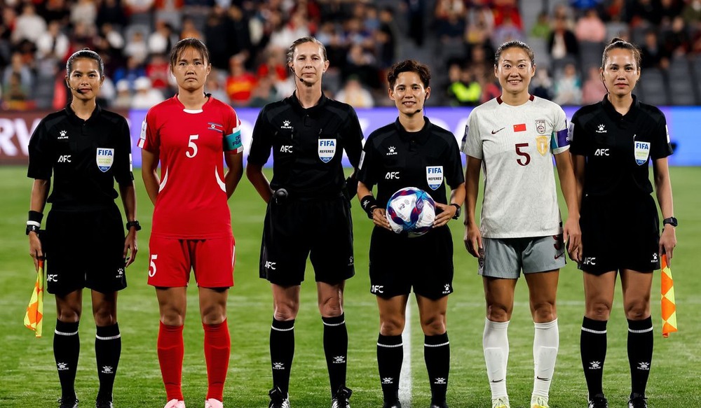 Truyền thông Trung Quốc lên tiếng về quyết định gây tranh cãi của trọng tài nữ Việt Nam tại giải châu Á - Ảnh 1.