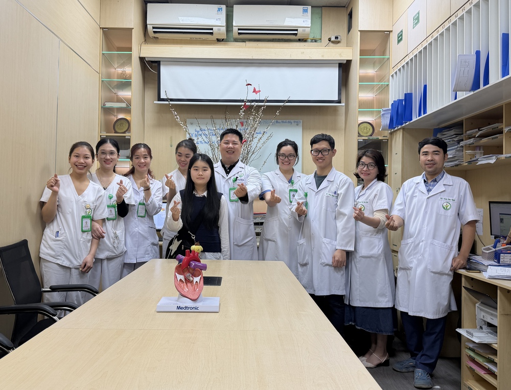 Cô bé viết tiếp định mệnh bằng trái tim được trao tặng - Ảnh 1.