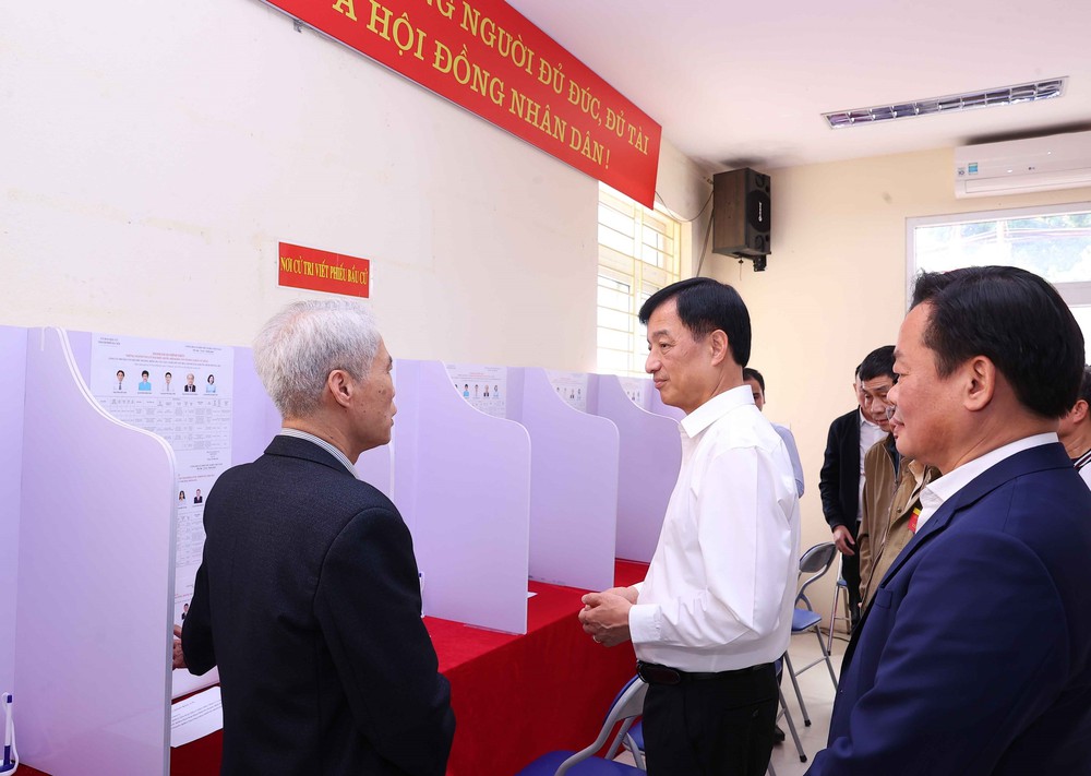 Bầu cử Quốc hội và HĐND: Bí thư Thành ủy Hà Nội kiểm tra công tác bầu cử tại phường Hồng Hà - Ảnh 6.