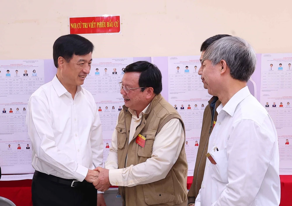 Bầu cử Quốc hội và HĐND: Bí thư Thành ủy Hà Nội kiểm tra công tác bầu cử tại phường Hồng Hà - Ảnh 5.