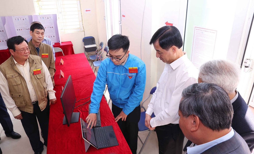 Bầu cử Quốc hội và HĐND: Bí thư Thành ủy Hà Nội kiểm tra công tác bầu cử tại phường Hồng Hà - Ảnh 7.