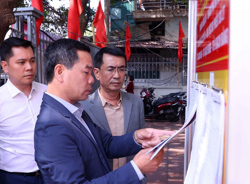 Bầu cử Quốc hội và HĐND: Bí thư Thành ủy Hà Nội kiểm tra công tác bầu cử tại phường Hồng Hà - Ảnh 9.