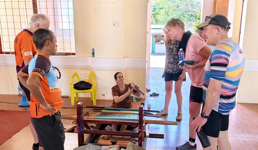 Phát huy giá trị làng nghề Chăm gắn với phát triển du lịch - Ảnh 5.