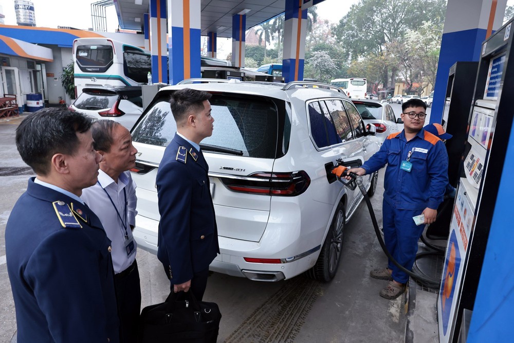 Hà Nội: Phần lớn cửa hàng kinh doanh xăng dầu hoạt động bình thường - Ảnh 1.
