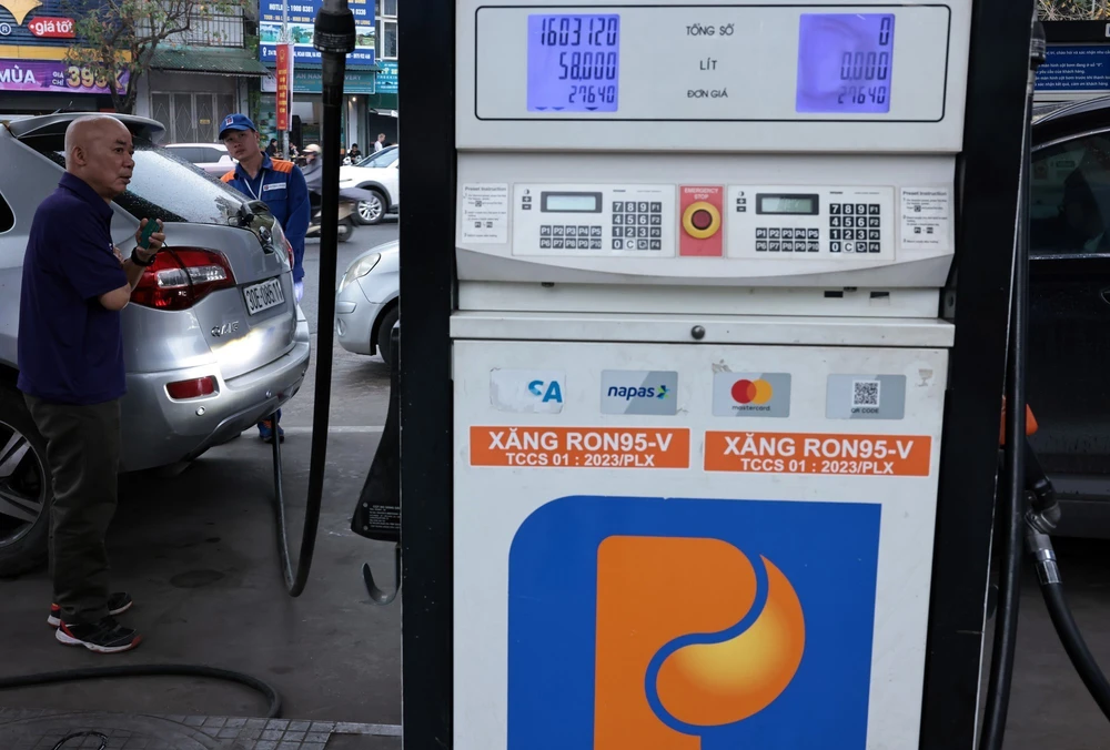 Thuế nhập khẩu xăng dầu giảm xuống 0% - Ảnh 2.