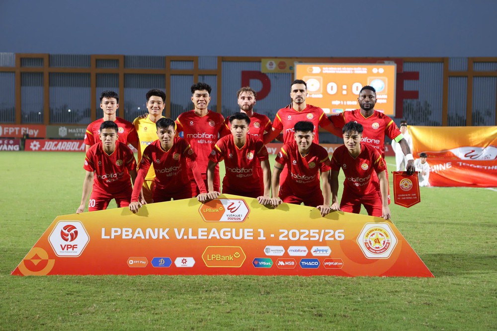 Cuộc chiến trụ hạng V-League khốc liệt với HLV Trần Tiến Đại - Ảnh 3.