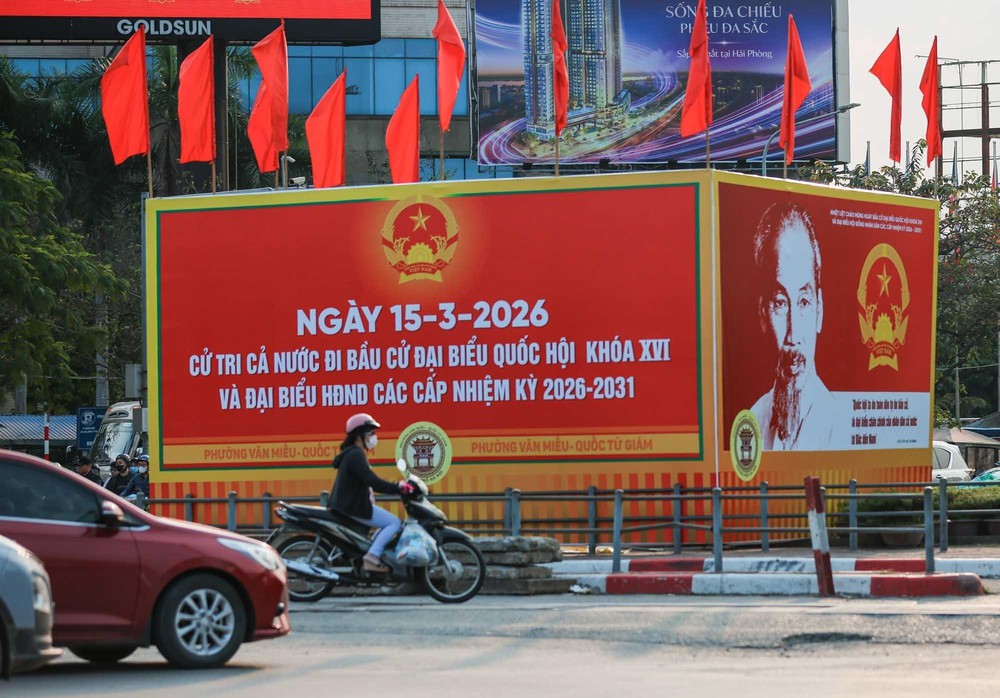 Bầu cử Quốc hội và HĐND: Hà Nội rực rỡ cờ hoa chào mừng “Ngày hội non sông” - Ảnh 5.