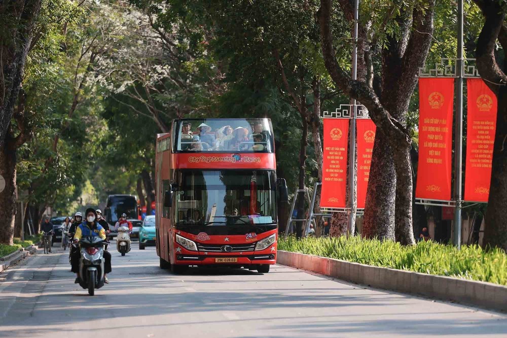 Bầu cử Quốc hội và HĐND: Hà Nội rực rỡ cờ hoa chào mừng “Ngày hội non sông” - Ảnh 3.