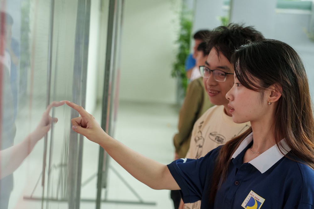 Bầu cử Quốc hội và HĐND: Cử tri trẻ nhận thức rõ về trách nhiệm và nghĩa vụ của công dân - Ảnh 1.