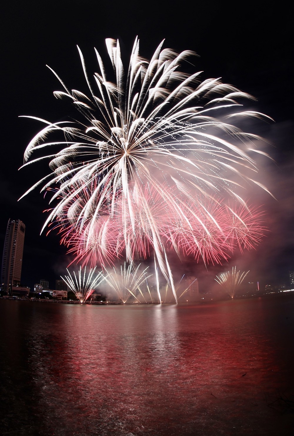 Đà Nẵng công bố lịch thi đấu và giá vé Lễ hội pháo hoa quốc tế DIFF 2026 - Ảnh 2.