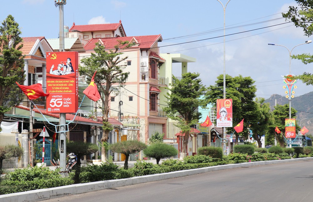 Lan tỏa thông tin bầu cử đến ngư dân vươn khơi bám biển - Ảnh 4.