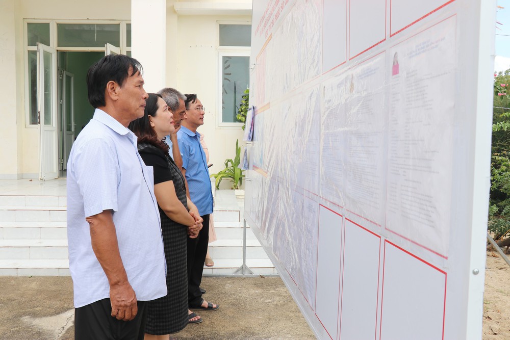 Lan tỏa thông tin bầu cử đến ngư dân vươn khơi bám biển - Ảnh 1.