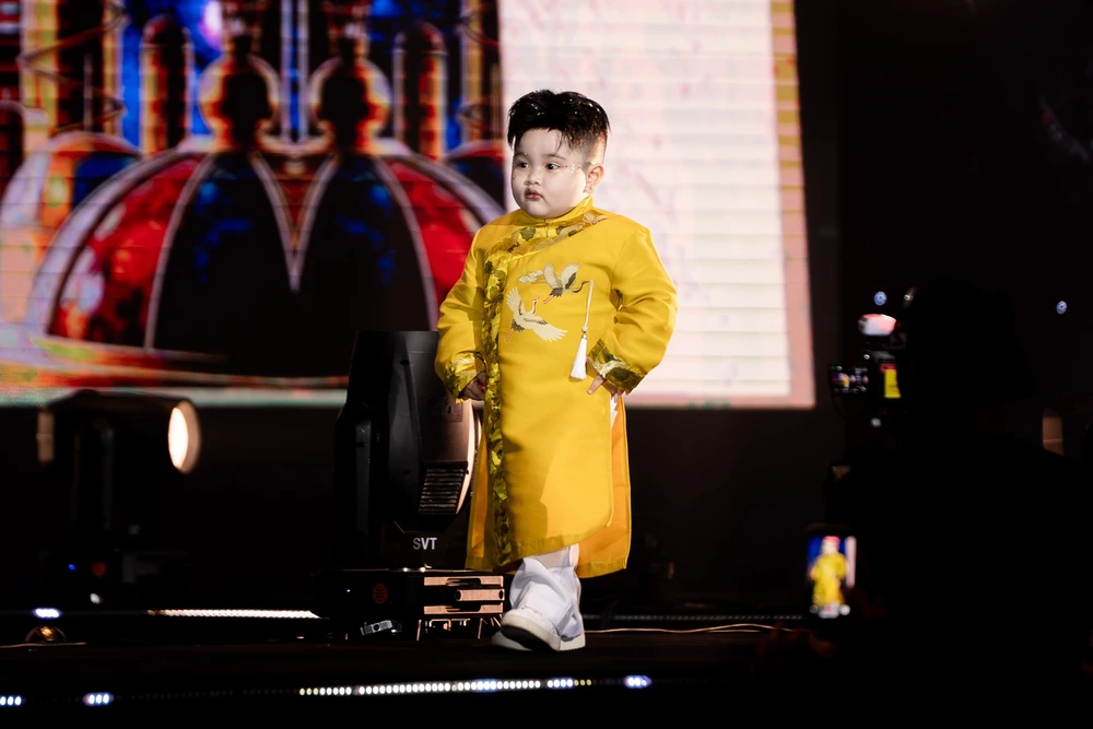 Con trai Lê Dương Bảo Lâm chiếm spolight khi dự sự kiện với dàn mỹ nhân Miss Cosmo - Ảnh 2.