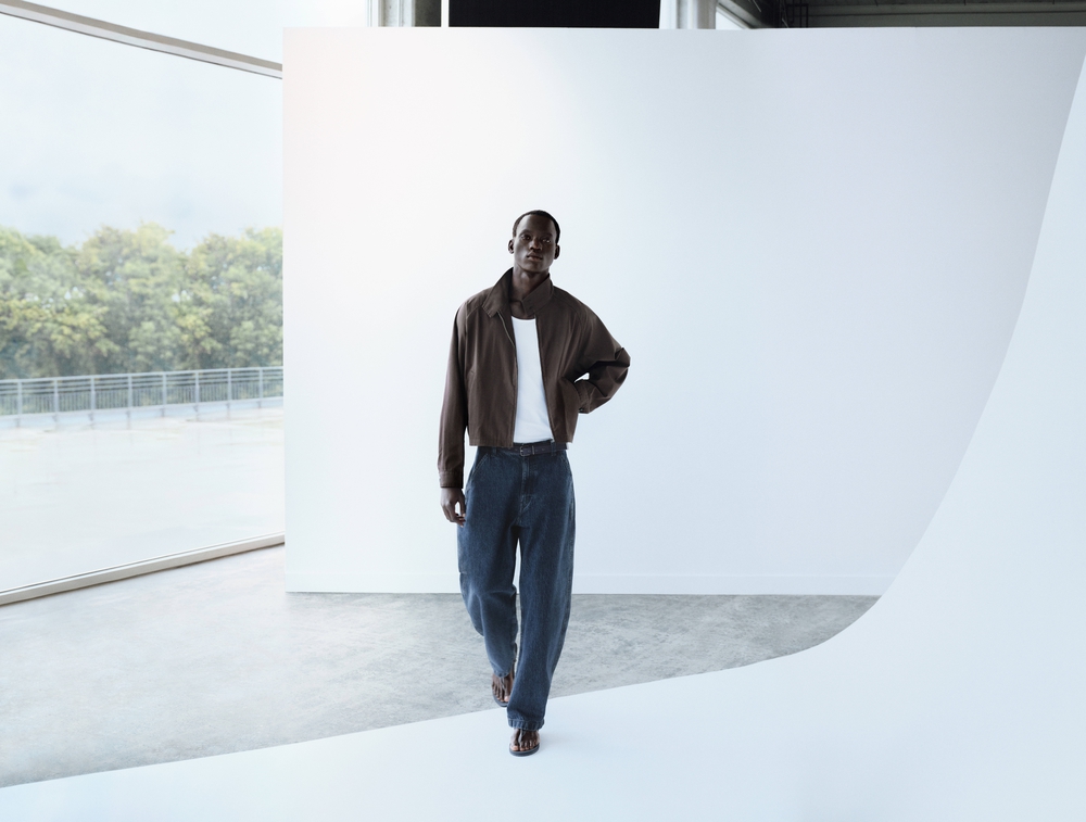 “Nhịp điệu sắc màu” trong BST UNIQLO U Xuân/Hè 2026 - Ảnh 4.