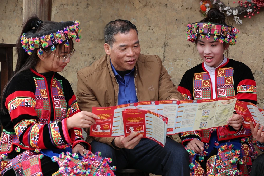 Bầu cử Quốc hội và HĐND: Đồng bào nơi cực Bắc Tổ quốc chuẩn bị cho ngày hội toàn dân - Ảnh 2.