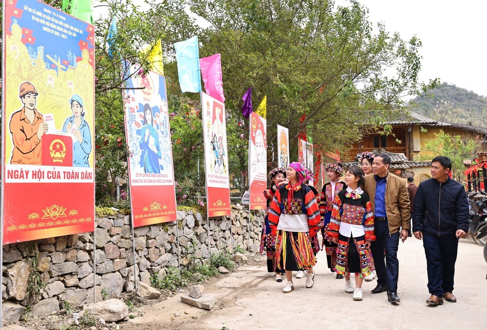 Bầu cử Quốc hội và HĐND: Đồng bào nơi cực Bắc Tổ quốc chuẩn bị cho ngày hội toàn dân - Ảnh 9.