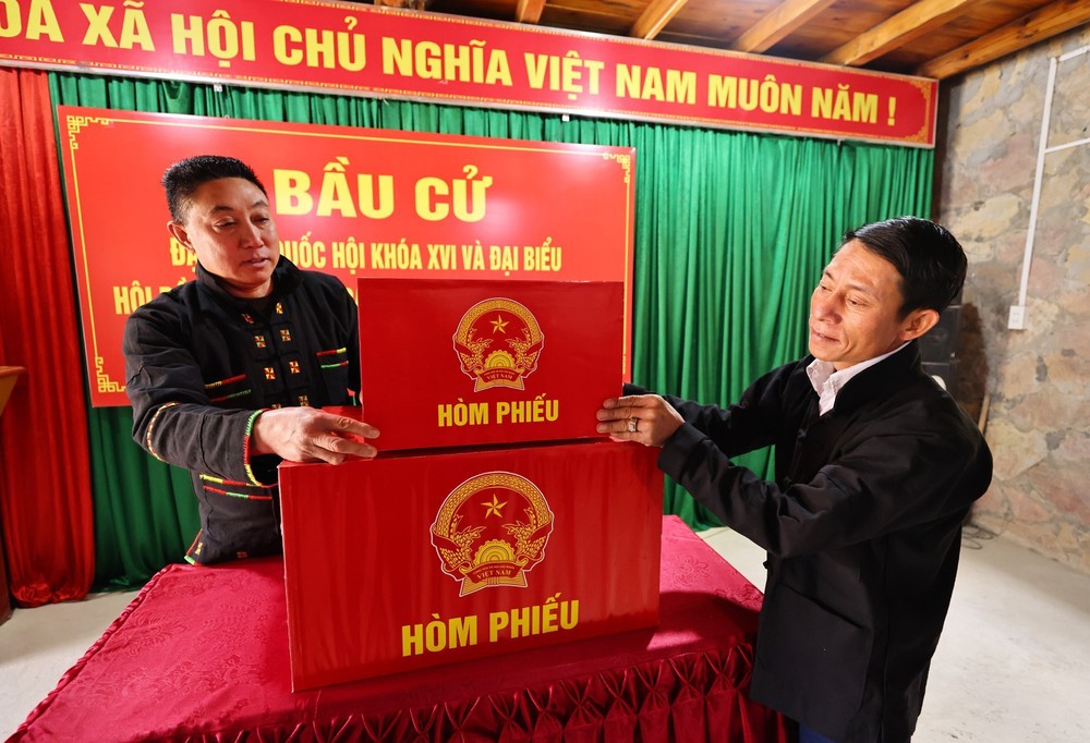 Bầu cử Quốc hội và HĐND: Đồng bào nơi cực Bắc Tổ quốc chuẩn bị cho ngày hội toàn dân - Ảnh 7.