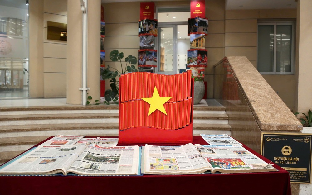 Bầu cử Quốc hội và HĐND: Trưng bày sách, báo “Quốc hội Việt Nam trong tiến trình đổi mới đất nước” - Ảnh 7.