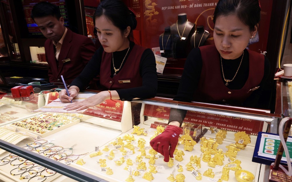 Giá vàng sáng 12/3 giảm 1,4 triệu đồng/lượng - Ảnh 1.