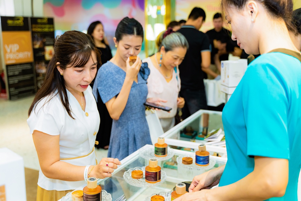 Ra mắt sách “Vũ trụ của Tâm”: Tuyển tập bí quyết sống chất lượng cao - Ảnh 3.