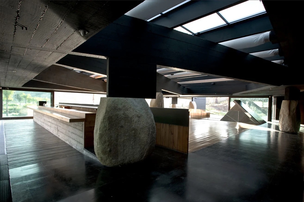 Giải Pritzker 2026: Kiến trúc sư Chile Smiljan Radić đoạt "Nobel" kiến trúc - Ảnh 2.