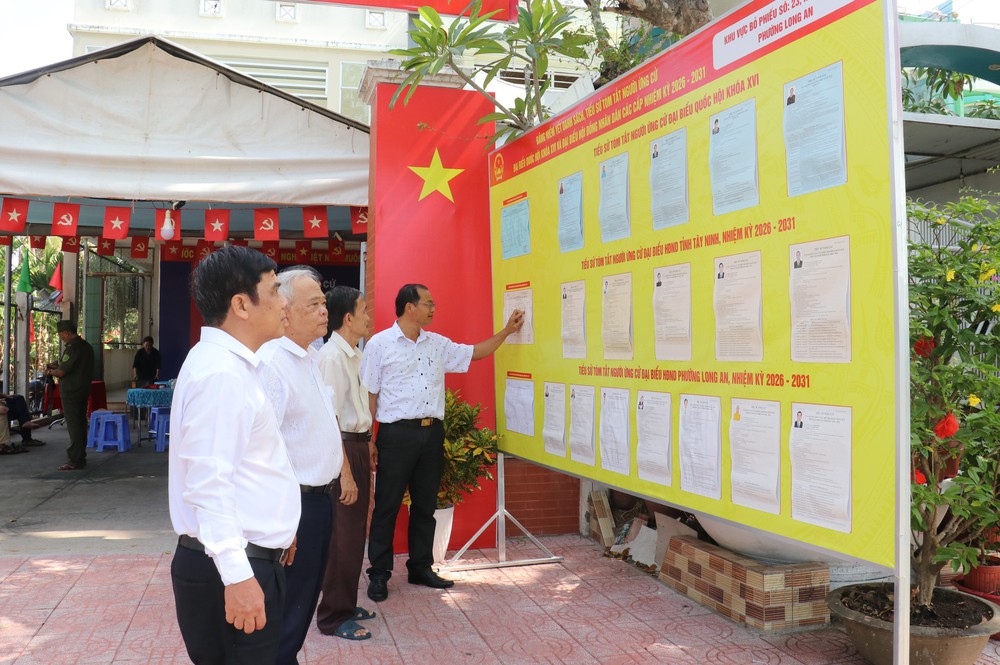 Bầu cử Quốc hội và HĐND: Đảm bảo các cử tri đều tự tay bỏ lá phiếu của mình - Ảnh 3.