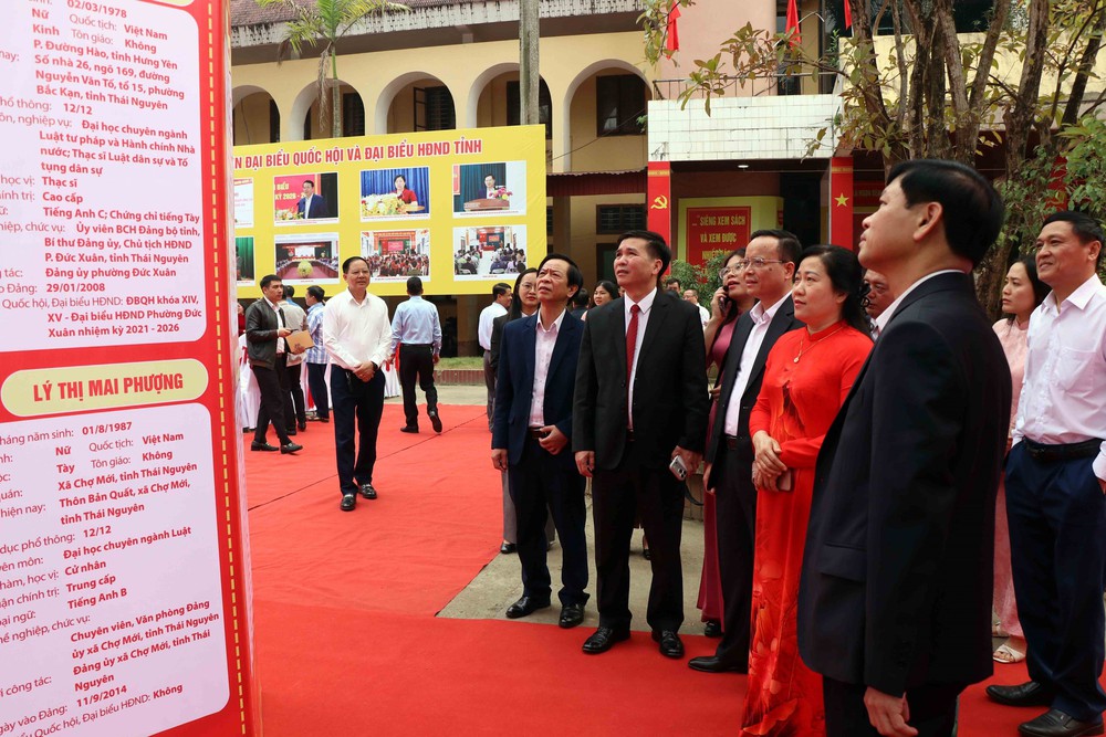 Khai trương không gian trưng bày sách, báo tuyên truyền về bầu cử - Ảnh 3.