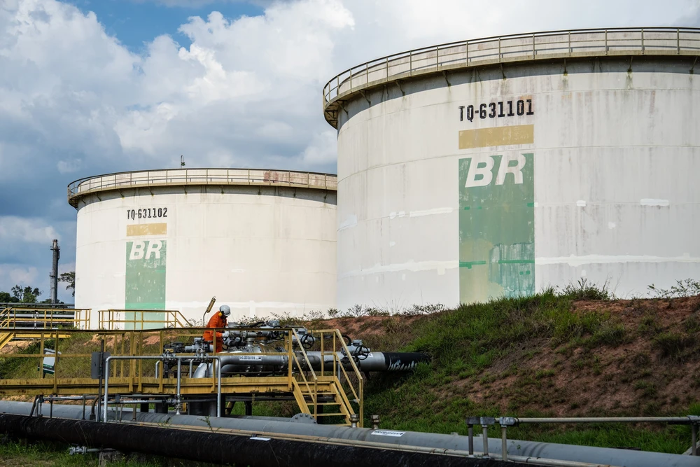 Xung đột tại Trung Đông: Giá dầu tăng vọt lên mức cao nhất trong gần 4 năm - Giá vàng và chứng khoán đi xuống - Ảnh 1.