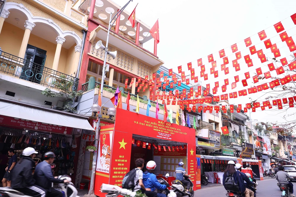 Hà Nội ra quân tổng vệ sinh hệ thống giao thông phục vụ bầu cử - Ảnh 1.