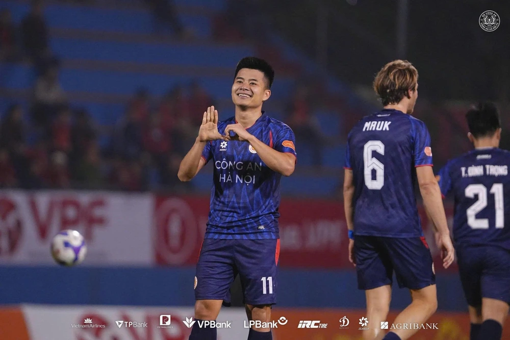 Học trò của HLV Kim Sang Sik ghi bàn đẹp mắt trước khi lên ĐT Việt Nam, CLB của Hoàng Đức nhận thất bại - Ảnh 3.