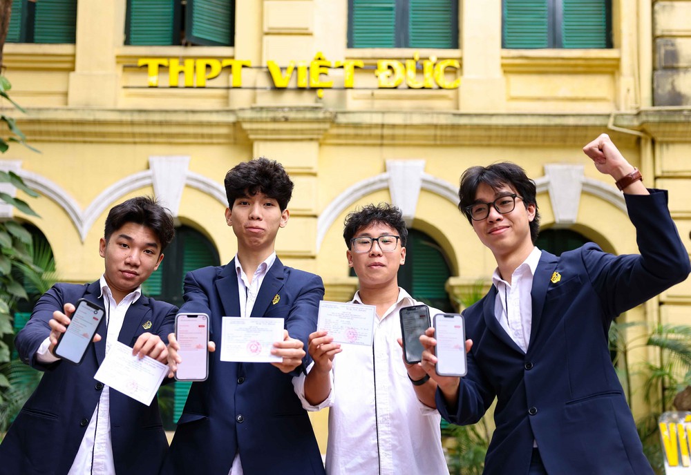 Cử tri tuổi 18 Trường THPT Việt Đức (Hà Nội) háo hức mong chờ "ngày mai đi bầu cử" - Ảnh 10.