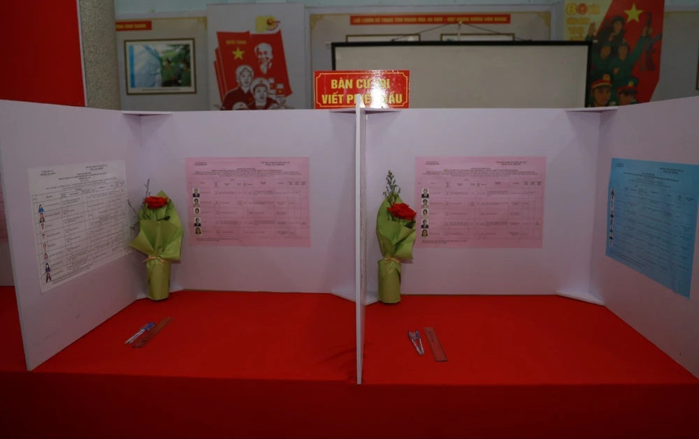 Hơn 1,6 triệu cử tri tỉnh Khánh Hòa đi bầu cử - Ảnh 4. Hơn 1,6 triệu cử tri tỉnh Khánh Hòa đi bầu cử - Ảnh 4.