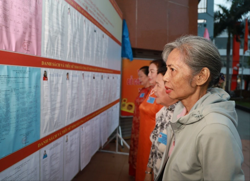 Hơn 1,6 triệu cử tri tỉnh Khánh Hòa đi bầu cử - Ảnh 3. Hơn 1,6 triệu cử tri tỉnh Khánh Hòa đi bầu cử - Ảnh 3.