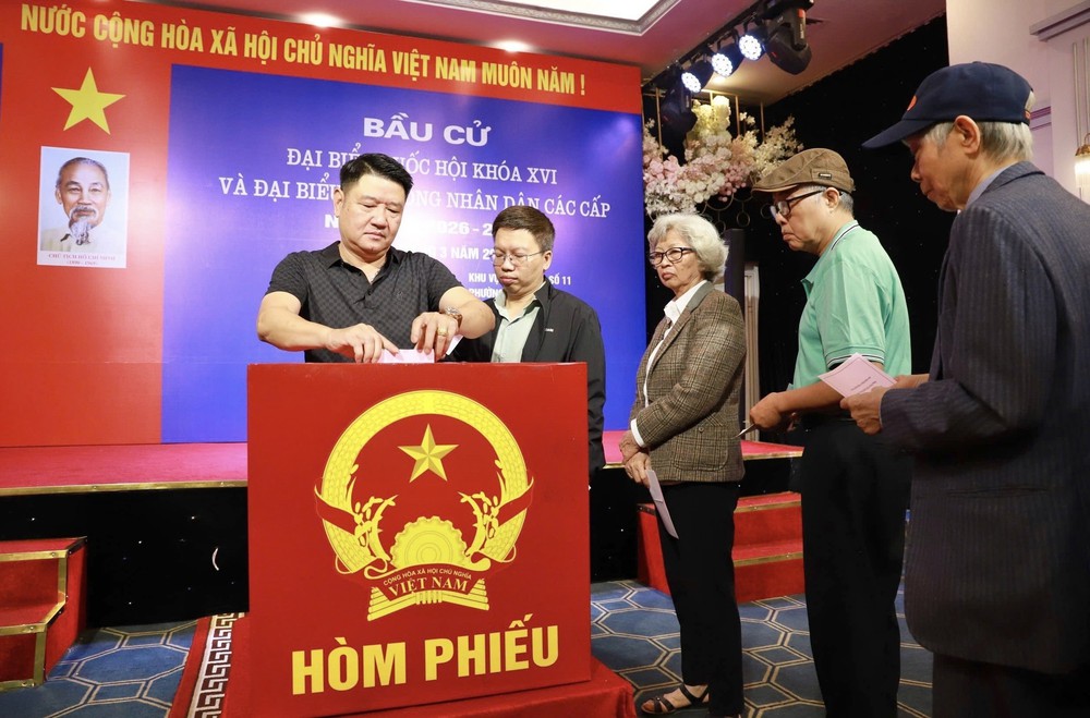 Dòng chảy lịch sử tiếp nối trong từng lá phiếu - Ảnh 2. Dòng chảy lịch sử tiếp nối trong từng lá phiếu - Ảnh 2.