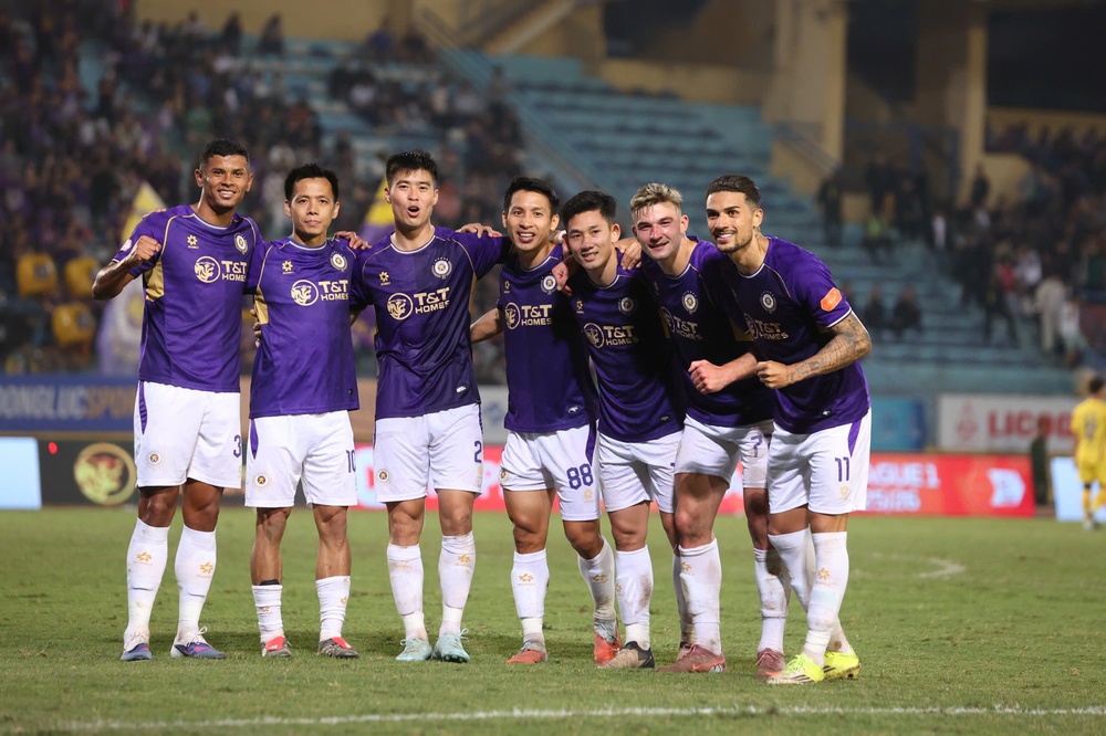 Vòng 16 LPBank V-League 2025/26: Hà Nội FC đua Top 3 - Ảnh 1. Vòng 16 LPBank V-League 2025/26: Hà Nội FC đua Top 3 - Ảnh 1.