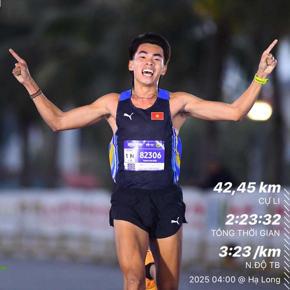 Huỳnh Anh Khôi chỉ còn cách KLQG 20 giây, trên đường trở thành ‘ông vua marathon’ Việt Nam - Ảnh 3. Huỳnh Anh Khôi chỉ còn cách KLQG 20 giây, trên đường trở thành ‘ông vua marathon’ Việt Nam - Ảnh 3.