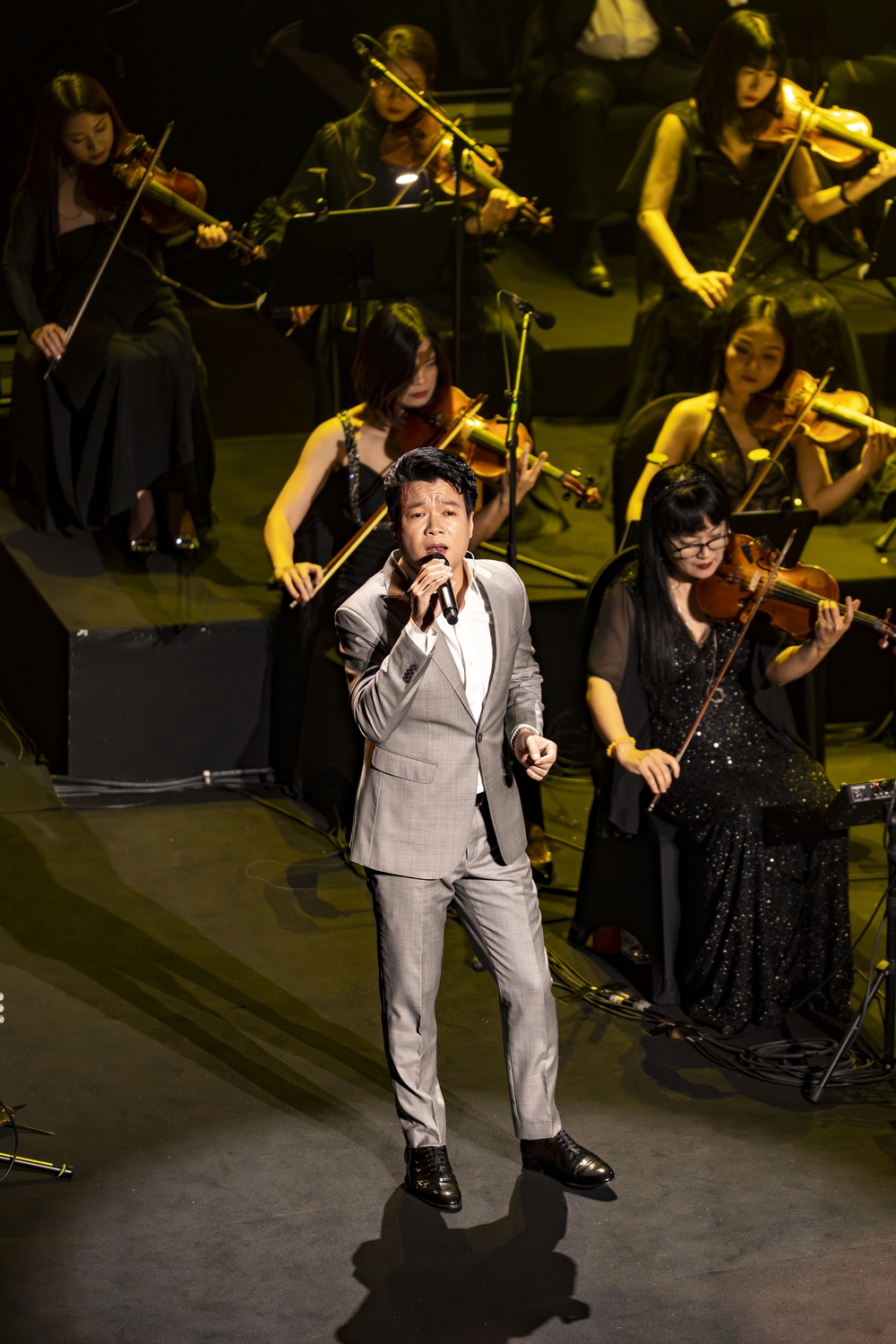 NSƯT Vũ Thắng Lợi: Người lính giữ lửa cho âm nhạc cách mạng - Ảnh 4. NSƯT Vũ Thắng Lợi: Người lính giữ lửa cho âm nhạc cách mạng - Ảnh 4.