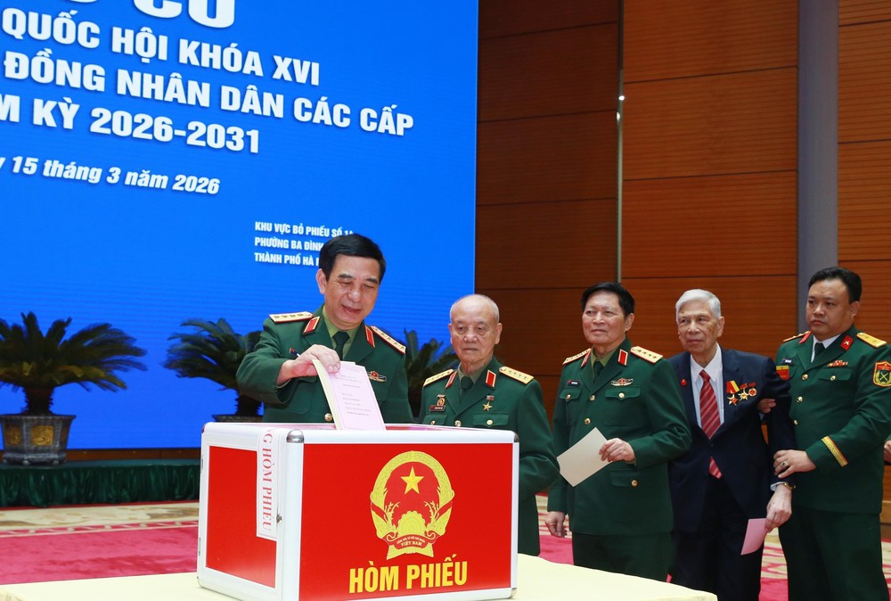 Lãnh đạo Đảng, Nhà nước, MTTQ Việt Nam bỏ phiếu tại các điểm bầu cử ở Hà Nội - Ảnh 2.