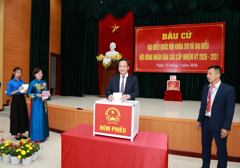 Bỏ phiếu bầu cử diễn ra liên tục từ 7 giờ đến 19 giờ - Ảnh 1. Bỏ phiếu bầu cử diễn ra liên tục từ 7 giờ đến 19 giờ - Ảnh 1.