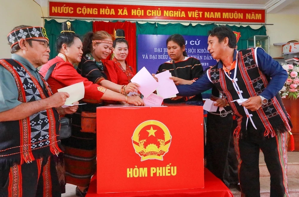 Hoàn thành bỏ phiếu bầu cử đại biểu Quốc hội khóa XVI và đại biểu HĐND các cấp nhiệm kỳ 2026-2031 - Ảnh 1. Hoàn thành bỏ phiếu bầu cử đại biểu Quốc hội khóa XVI và đại biểu HĐND các cấp nhiệm kỳ 2026-2031 - Ảnh 1.