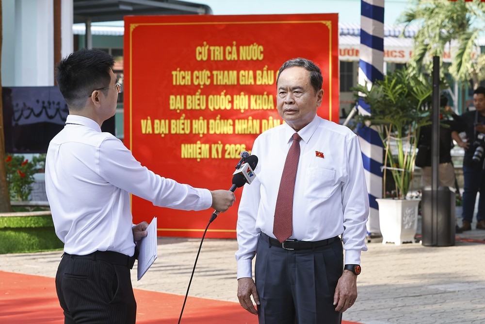 Chủ tịch Quốc hội Trần Thanh Mẫn bỏ phiếu bầu cử tại TP Hồ Chí Minh - Ảnh 6. Chủ tịch Quốc hội Trần Thanh Mẫn bỏ phiếu bầu cử tại TP Hồ Chí Minh - Ảnh 6.