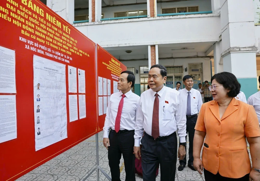 Chủ tịch Quốc hội Trần Thanh Mẫn bỏ phiếu bầu cử tại TP Hồ Chí Minh - Ảnh 4. Chủ tịch Quốc hội Trần Thanh Mẫn bỏ phiếu bầu cử tại TP Hồ Chí Minh - Ảnh 4.