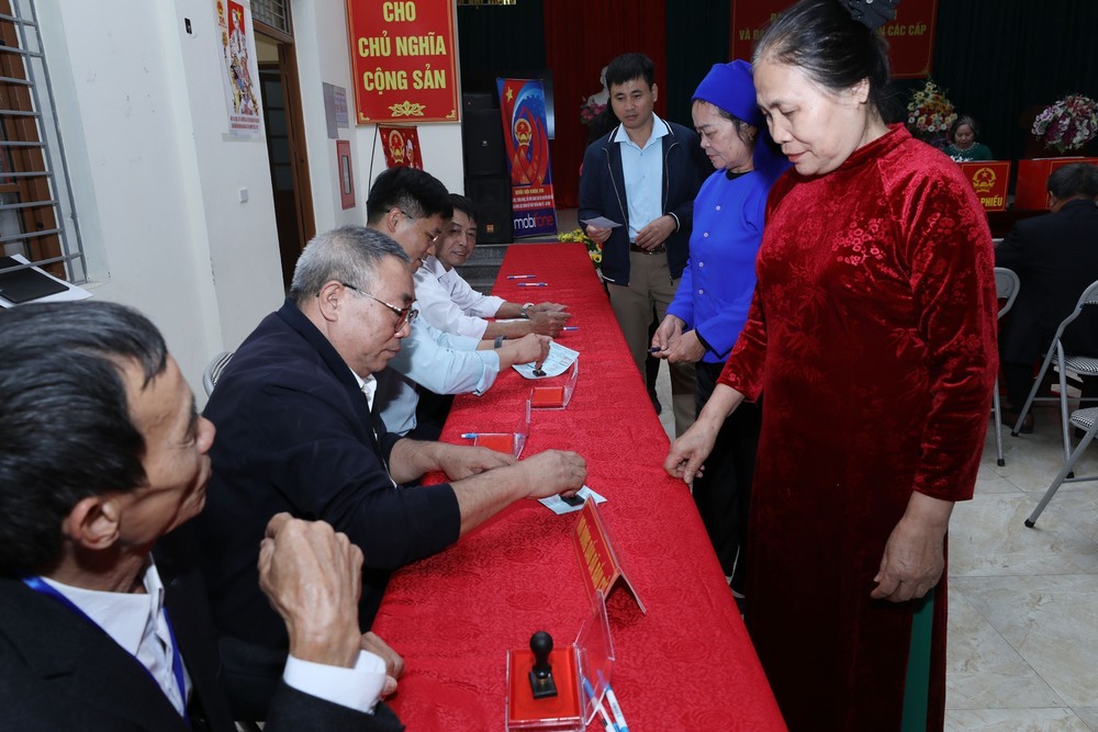 CẬP NHẬT: Cử tri Lạng Sơn hân hoan đi bầu cử - Ảnh 8. CẬP NHẬT: Cử tri Lạng Sơn hân hoan đi bầu cử - Ảnh 8.