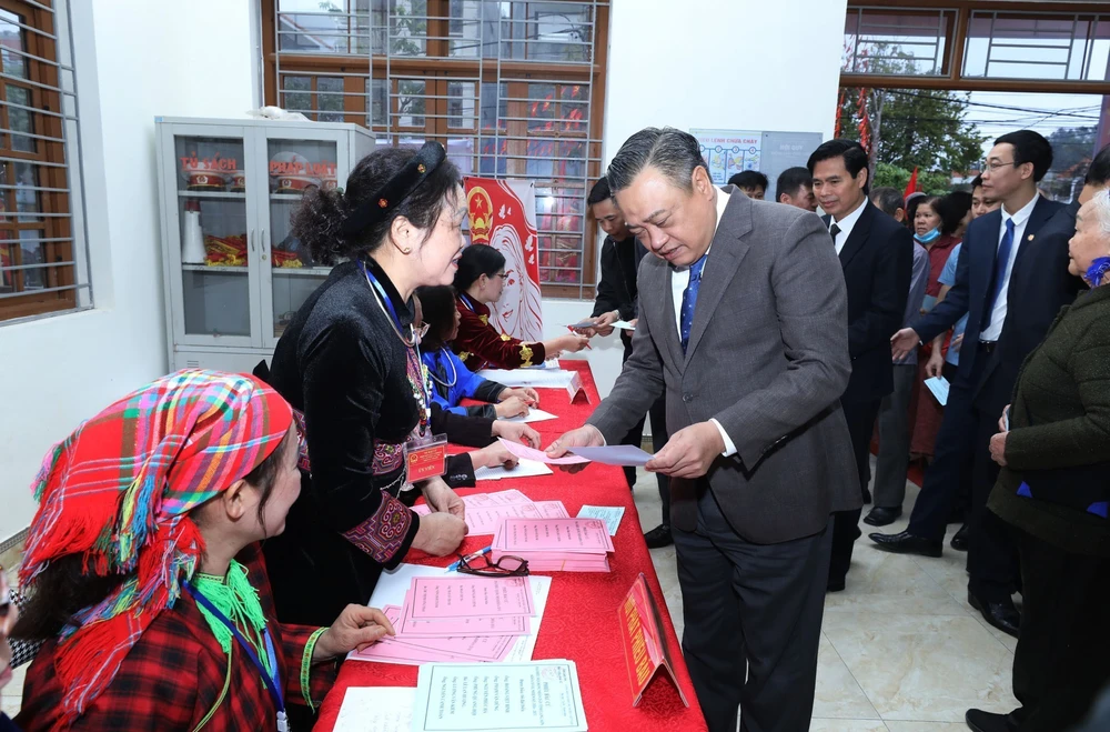 CẬP NHẬT: Cử tri Lạng Sơn hân hoan đi bầu cử - Ảnh 1. CẬP NHẬT: Cử tri Lạng Sơn hân hoan đi bầu cử - Ảnh 1.