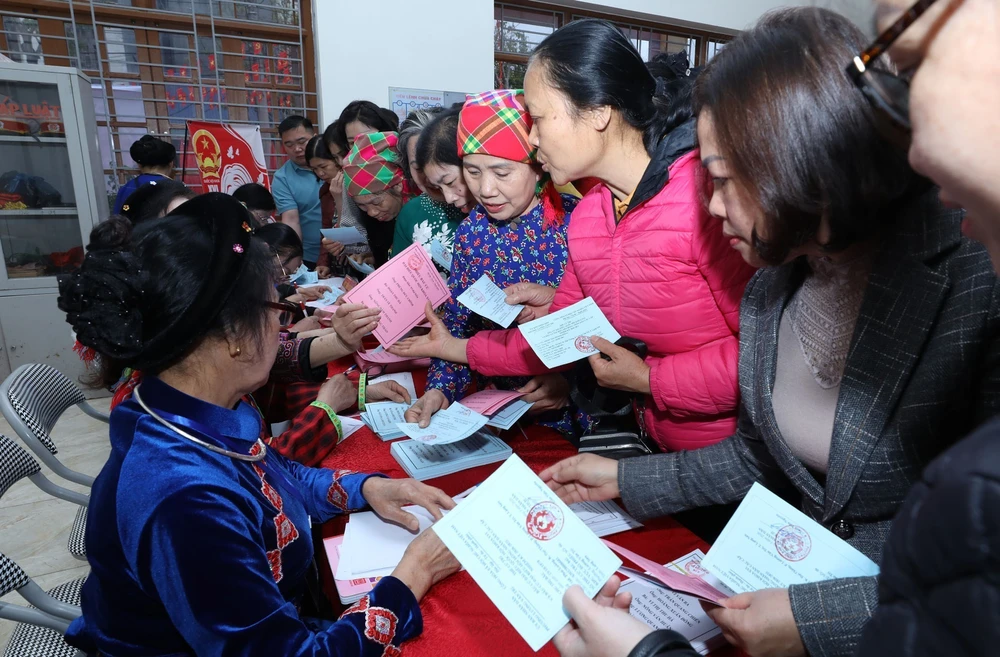 CẬP NHẬT: Cử tri Lạng Sơn hân hoan đi bầu cử - Ảnh 9. CẬP NHẬT: Cử tri Lạng Sơn hân hoan đi bầu cử - Ảnh 9.