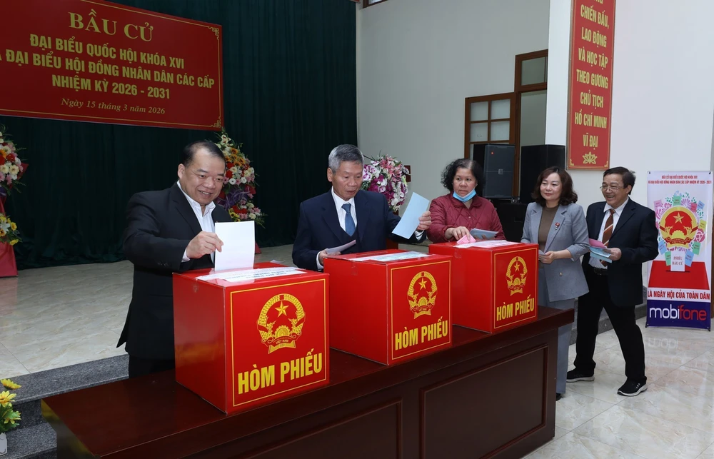 CẬP NHẬT: Cử tri Lạng Sơn hân hoan đi bầu cử - Ảnh 4. CẬP NHẬT: Cử tri Lạng Sơn hân hoan đi bầu cử - Ảnh 4.