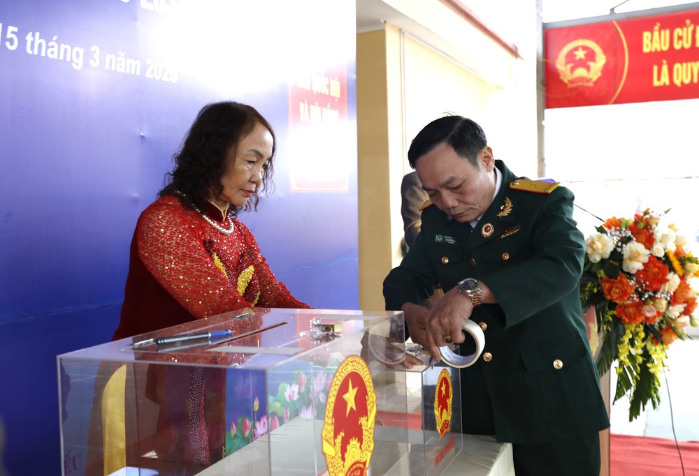 Tính đến 22 giờ ngày 15/3, tỷ lệ cử tri đi bầu cử đạt 99,64% - Ảnh 1. Tính đến 22 giờ ngày 15/3, tỷ lệ cử tri đi bầu cử đạt 99,64% - Ảnh 1.