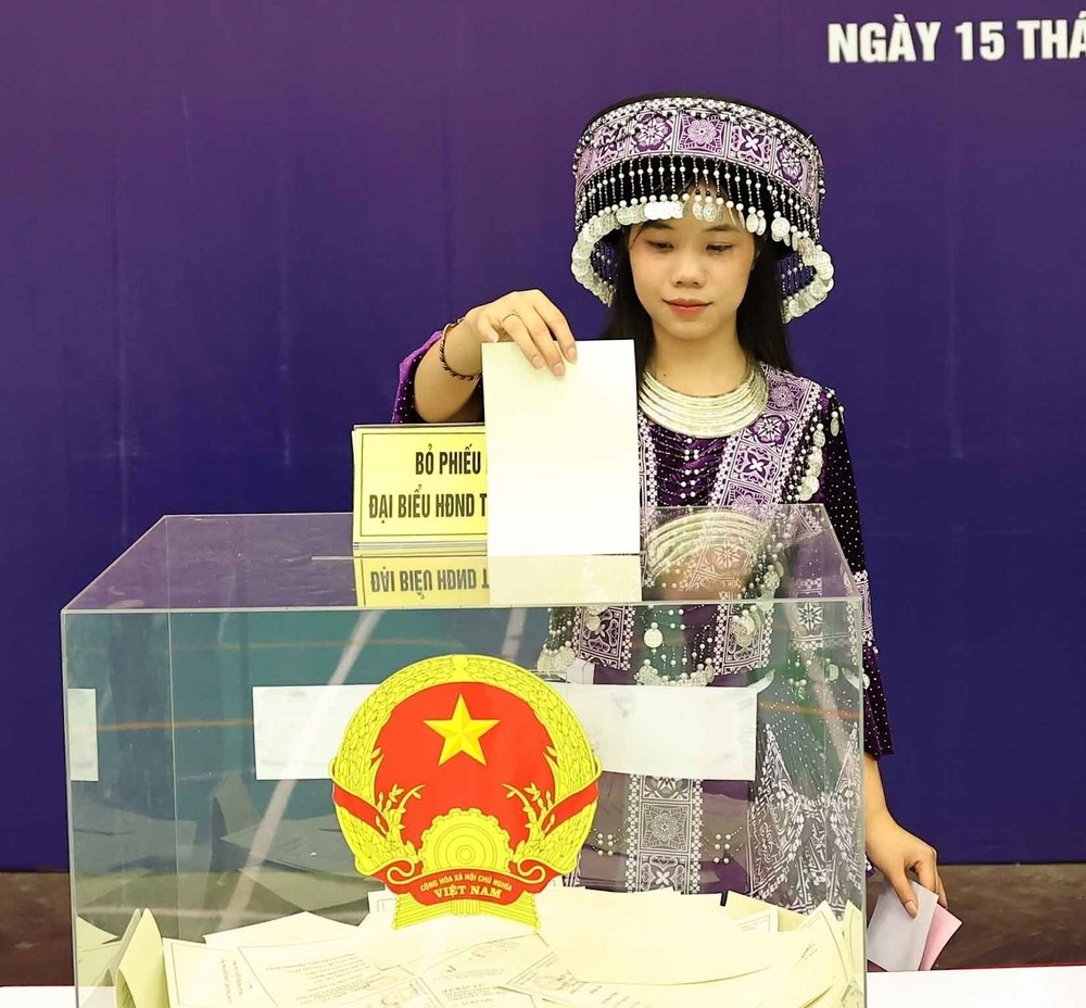 Những "bông hoa" núi rừng gửi trọn niềm tin vào lá phiếu giữa lòng Thủ đô - Ảnh 6.