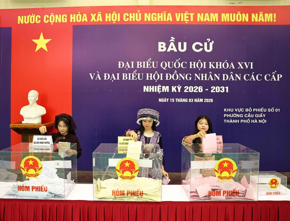 Những "bông hoa" núi rừng gửi trọn niềm tin vào lá phiếu giữa lòng Thủ đô - Ảnh 5.